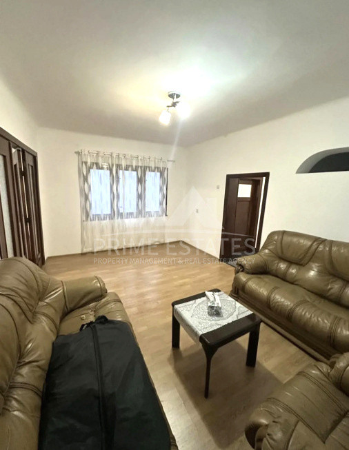 De vanzare apartament 3 camere +curte zona Unirii-Serban Voda 