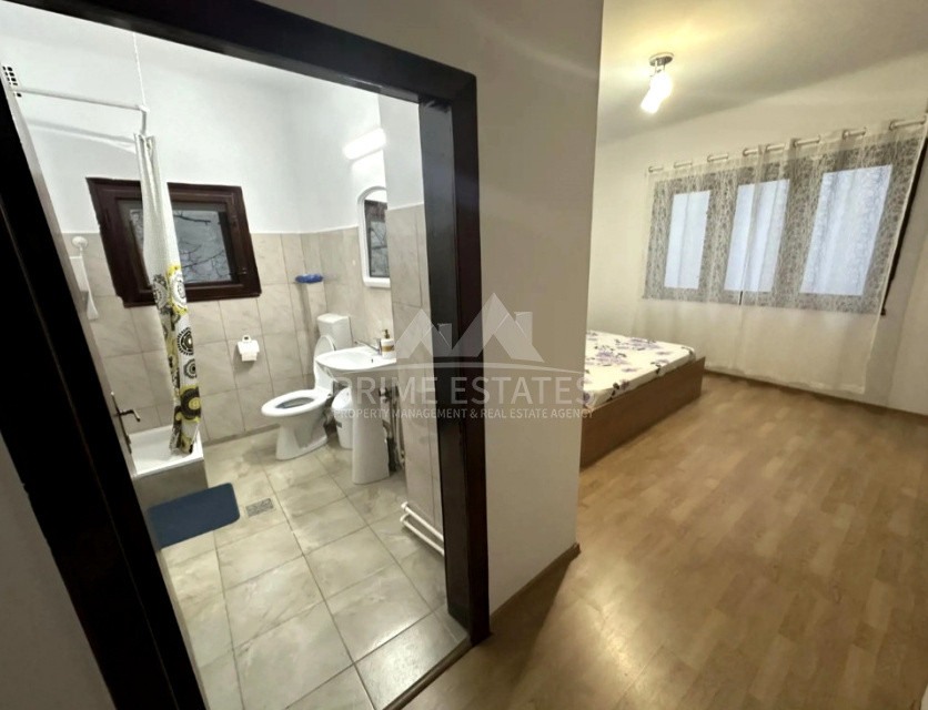 De vanzare apartament 3 camere +curte zona Unirii-Serban Voda 