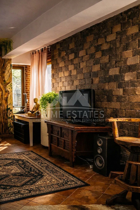 2 camere in vila de inchiriat cu gradina