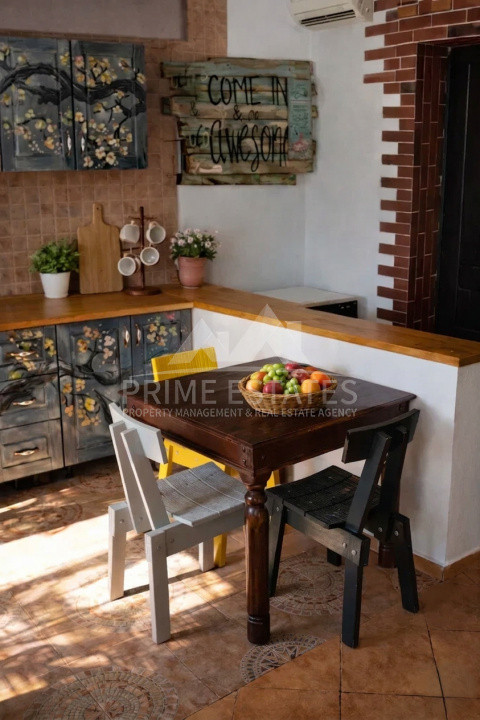 2 camere in vila de inchiriat cu gradina