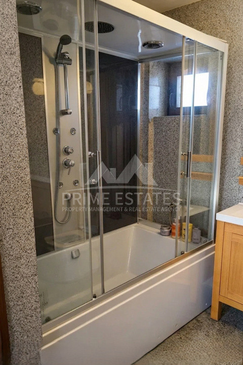 2 camere in vila de inchiriat cu gradina