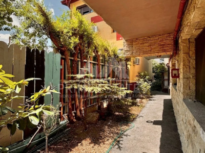 2 camere in vila de inchiriat cu gradina
