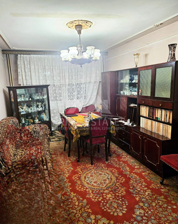 De vanzare apartament 4 camere  Teiul Doamnei -Lacul Tei