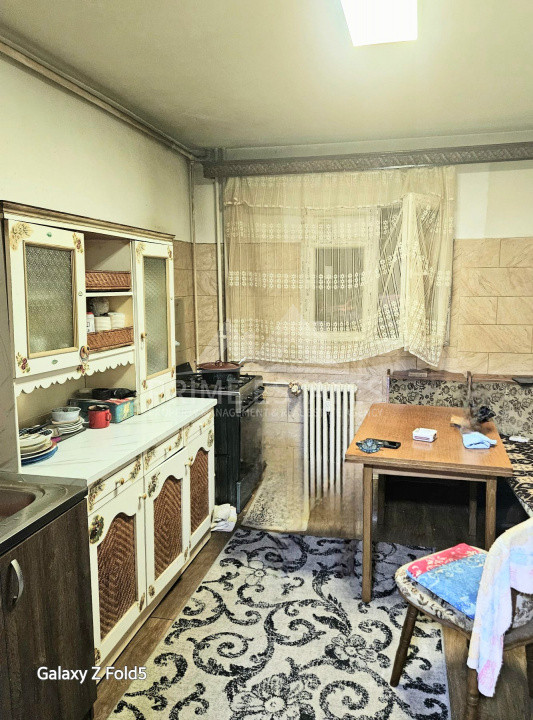 De vanzare apartament 4 camere  Teiul Doamnei -Lacul Tei