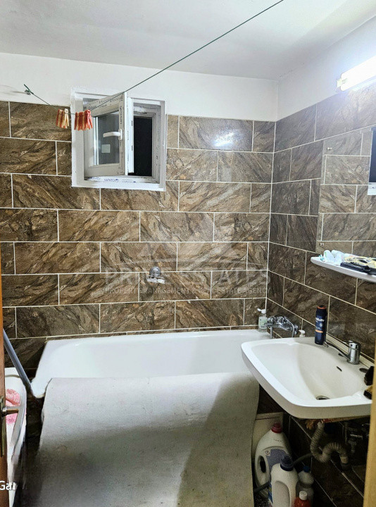 De vanzare apartament 4 camere  Teiul Doamnei -Lacul Tei