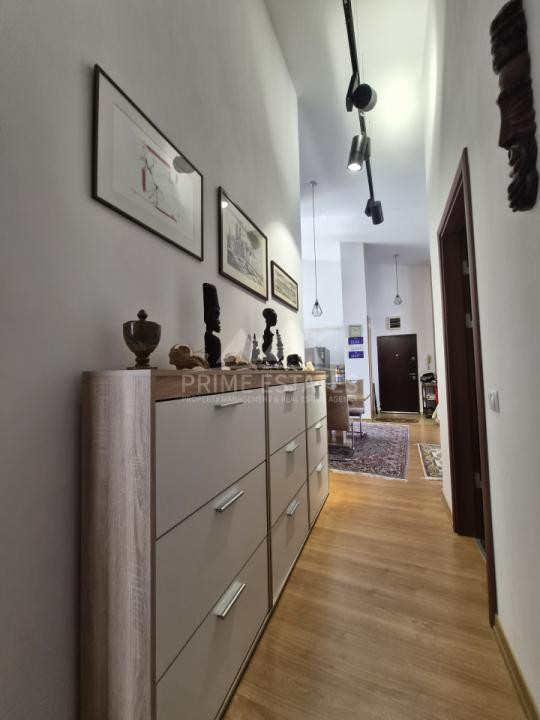 3 Camere Spațioase, Tavan Înalt, 3 Băi + 2 Parcări – Felicity