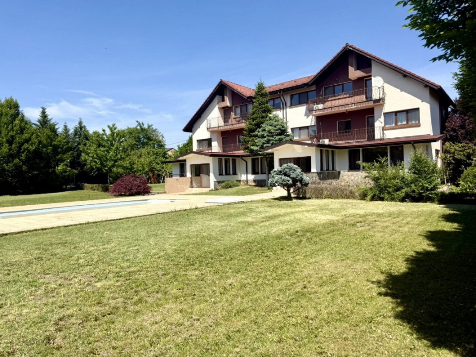 Domeniu Privat cu 3.278 mp Teren | Piscină, Iaz Ornamental și Reședință