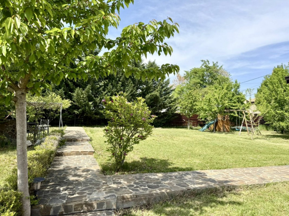Domeniu Privat cu 3.278 mp Teren | Piscină, Iaz Ornamental și Reședință