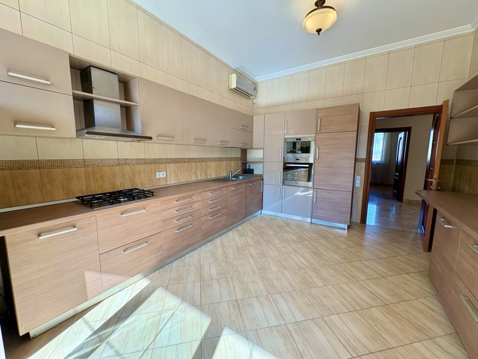 Vila eleganta in stil italian 8 camere -Pipera Iancu Nicolae 