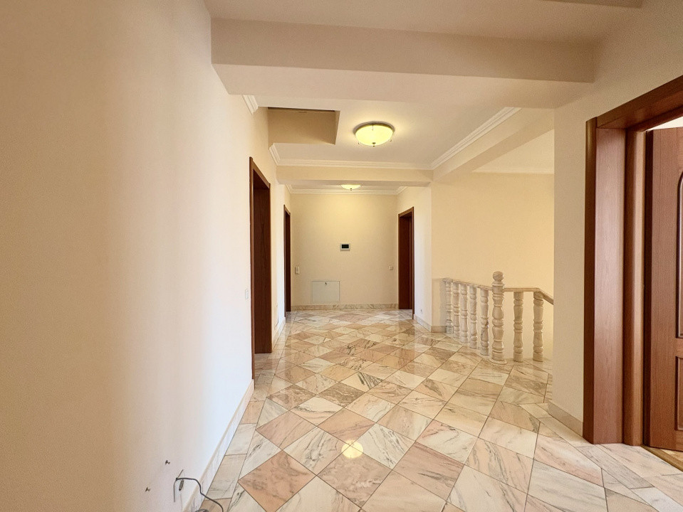 Vila eleganta in stil italian 8 camere -Pipera Iancu Nicolae 