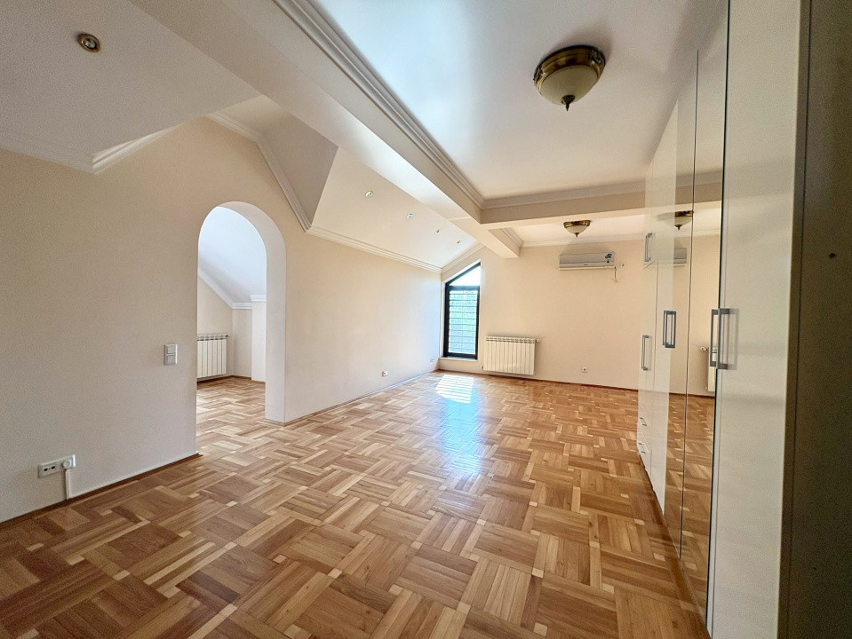 Vila eleganta in stil italian 8 camere -Pipera Iancu Nicolae 