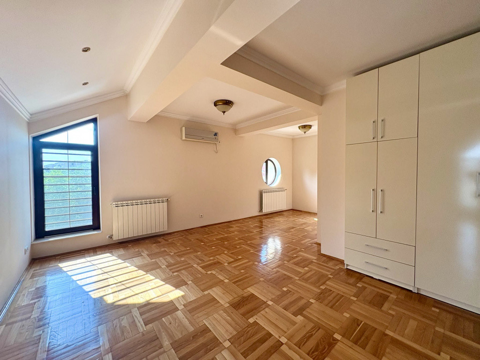 Vila eleganta in stil italian 8 camere -Pipera Iancu Nicolae 