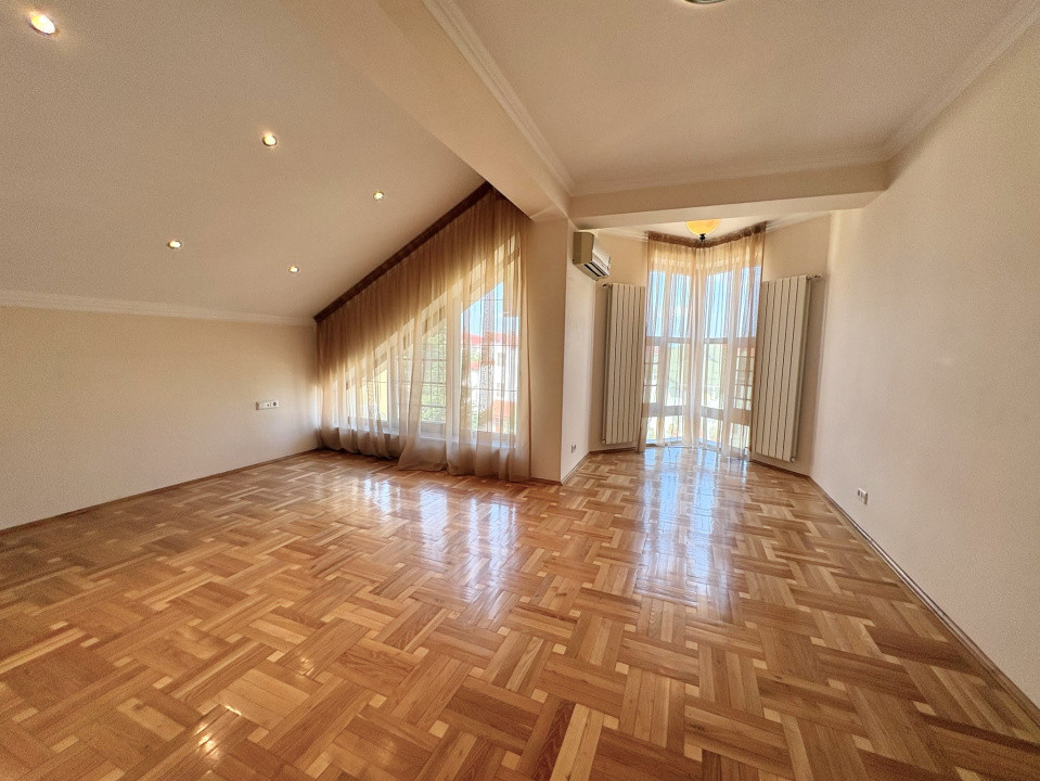 Vila eleganta in stil italian 8 camere -Pipera Iancu Nicolae 