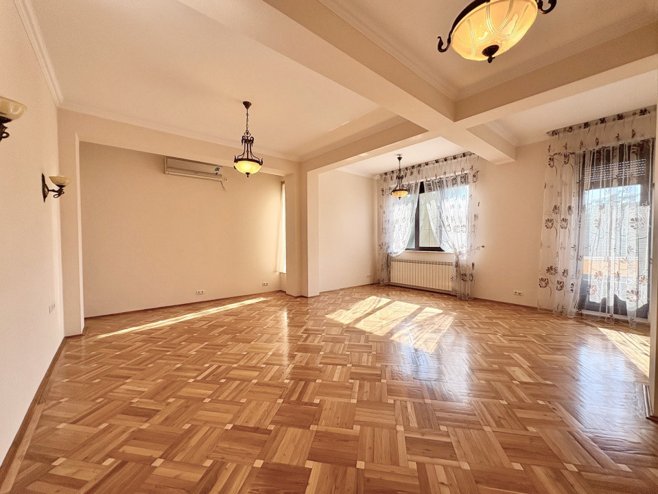 Vila eleganta in stil italian 8 camere -Pipera Iancu Nicolae 