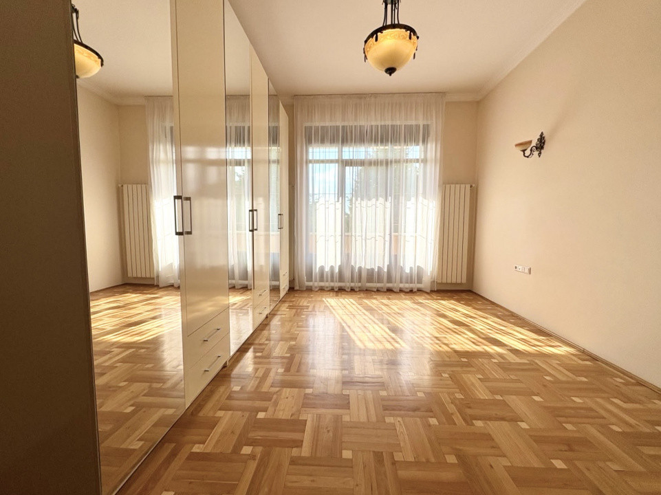 Vila eleganta in stil italian 8 camere -Pipera Iancu Nicolae 