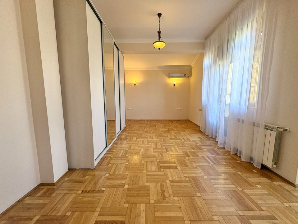 Vila eleganta in stil italian 8 camere -Pipera Iancu Nicolae 