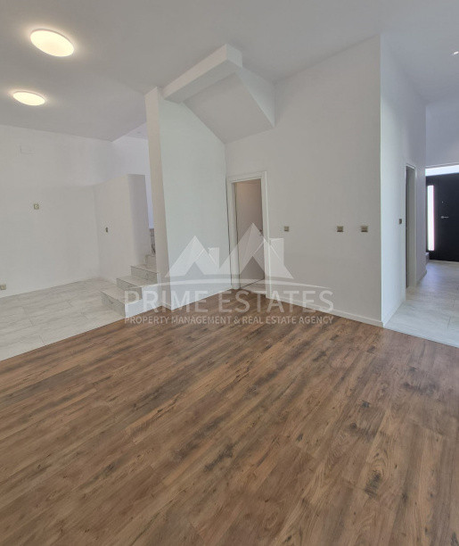 Vila tip duplex complet renovata 2026,  Sidney Residence Tunari