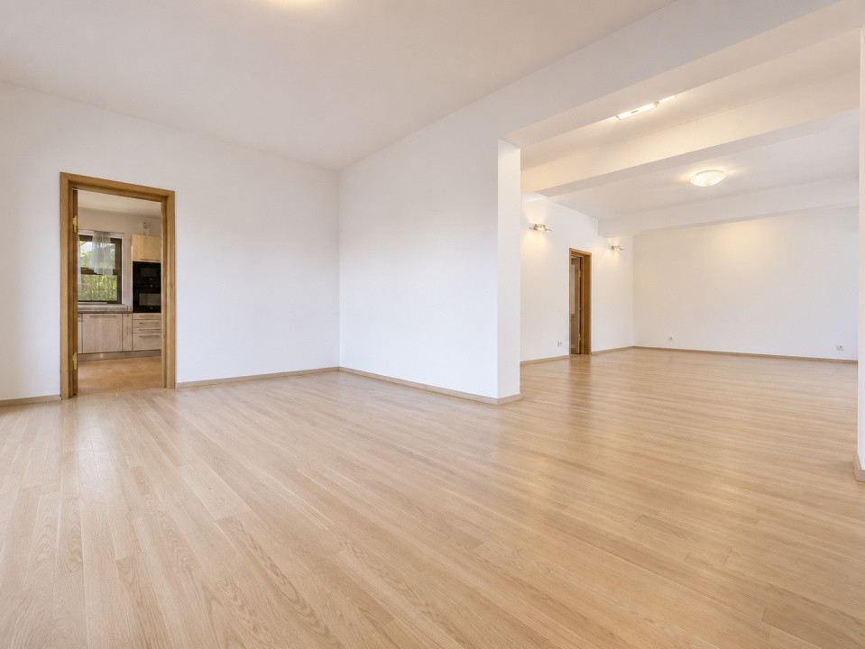 De închiriat Vila 7 camere cu Piscina | Teren 946 mp | Garaj | Băneasa