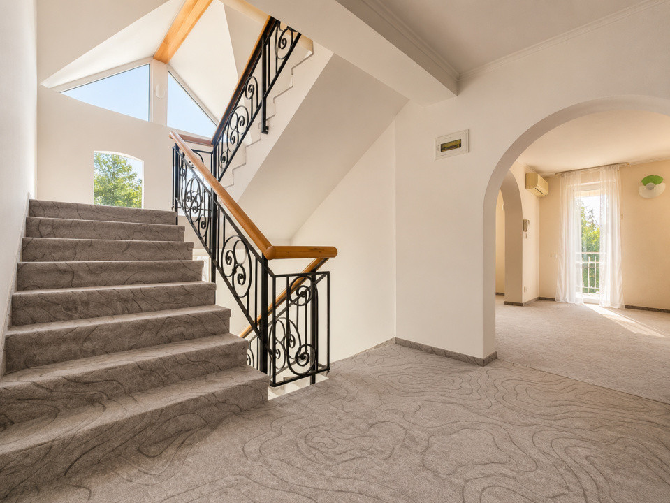 De închiriat Vila 7 camere cu Piscina | Teren 946 mp | Garaj | Băneasa
