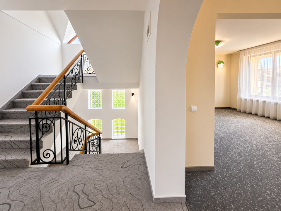 De închiriat Vila 7 camere cu Piscina | Teren 946 mp | Garaj | Băneasa