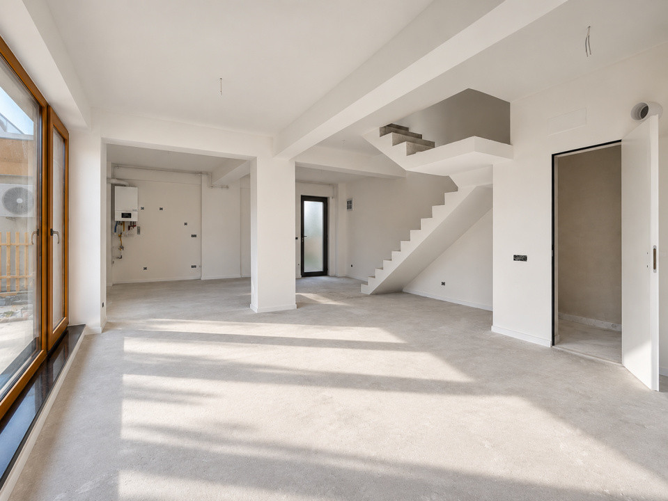De Vanzare Apartament 3 camere | Curte 116 mp | Piata Domenii