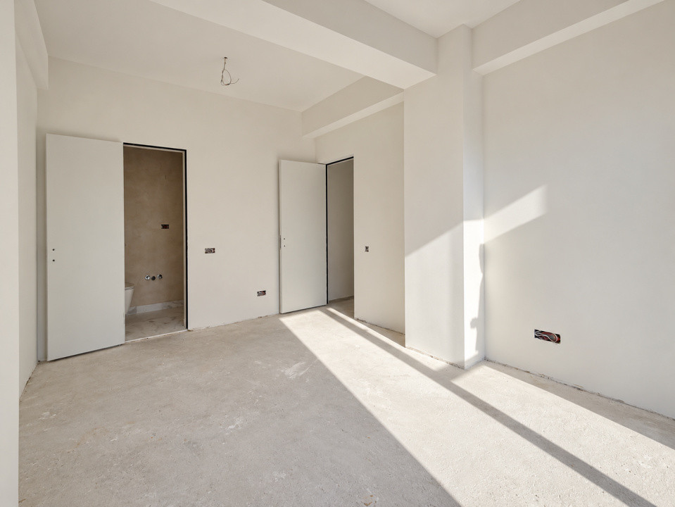 De Vanzare Apartament 3 camere | Curte 116 mp | Piata Domenii