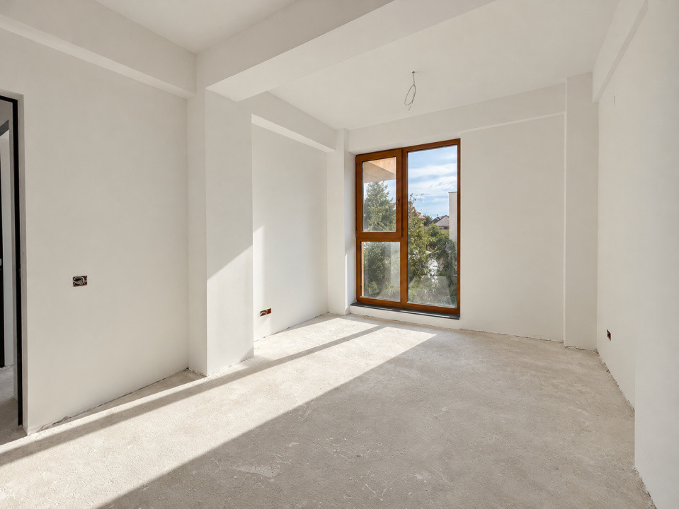 De Vanzare Apartament 3 camere | Curte 116 mp | Piata Domenii