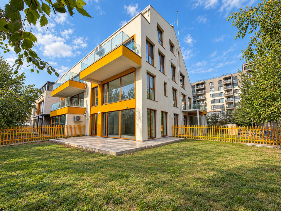 De Vanzare Apartament 3 camere | Curte 116 mp | Piata Domenii