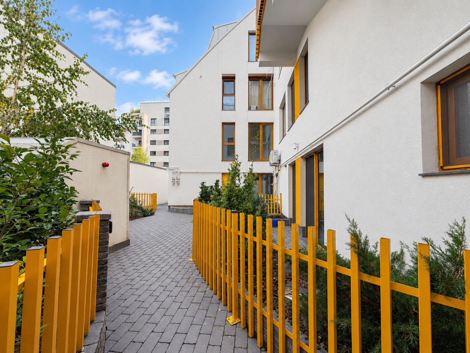 De Vanzare Apartament 3 camere | Curte 116 mp | Piata Domenii