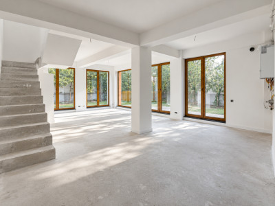 De Vanzare Apartament 3 camere | Curte 116 mp | Piata Domenii