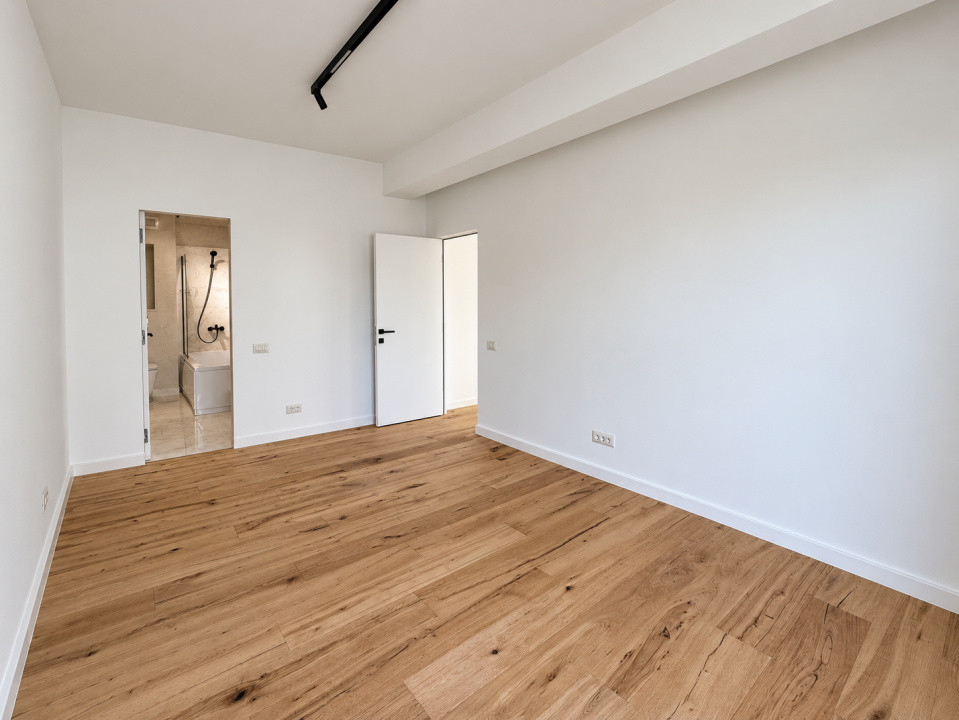 De Vanzare Apartament 3 camere | Curte 140  mp | Piata Domenii