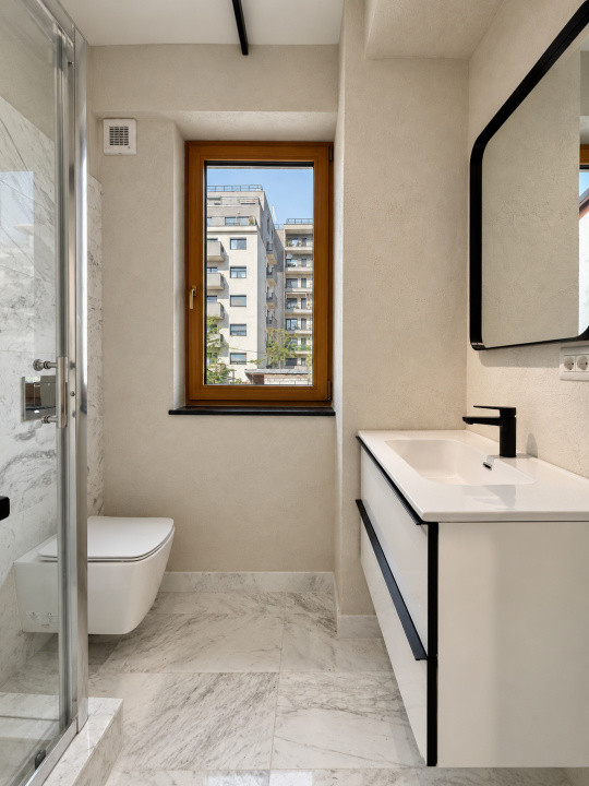 De Vanzare Apartament 3 camere | Curte 140  mp | Piata Domenii