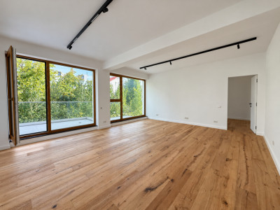 De Vanzare Apartament 3 camere | Curte 140  mp | Piata Domenii