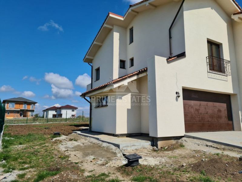Villa with American Style Garage, Upper Finishes - Green Paradise Fee 0%