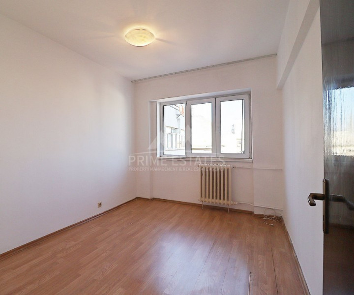 Apartament 3 camere decomandat Titulescu Banu Manta