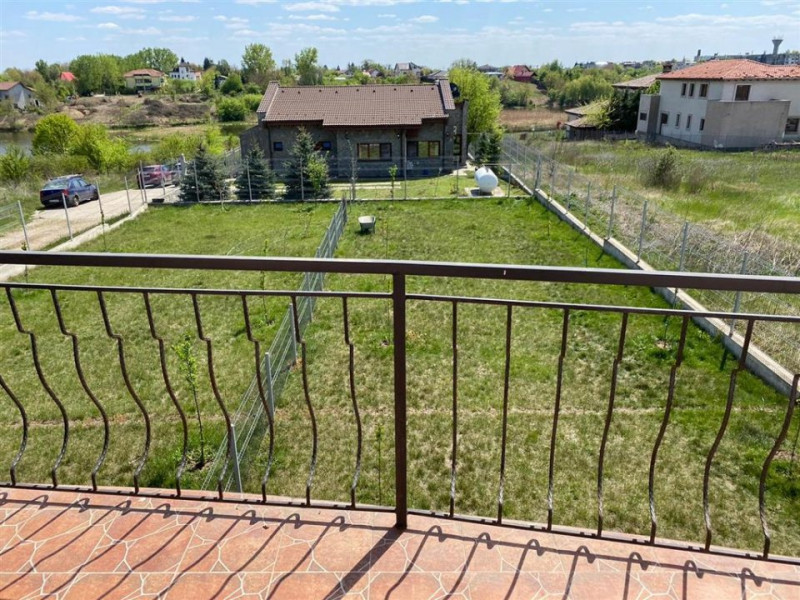Vanzare Vila cu teren 500 mp, tip duplex cu perete dublu