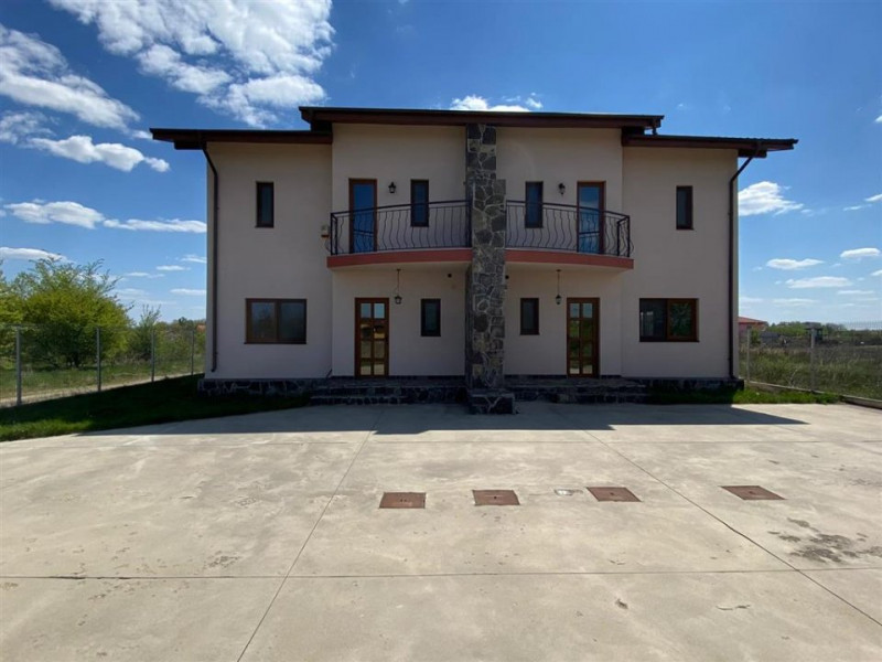 Vanzare Vila cu teren 500 mp, tip duplex cu perete dublu