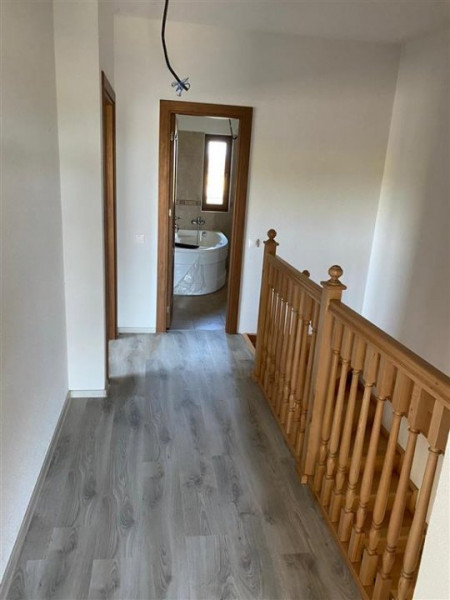 Vanzare Vila cu teren 500 mp, tip duplex cu perete dublu