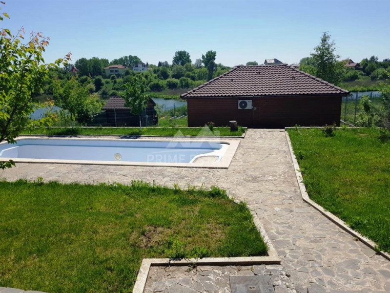 For sale villa with access to the lake with pool and land 2400 sqm