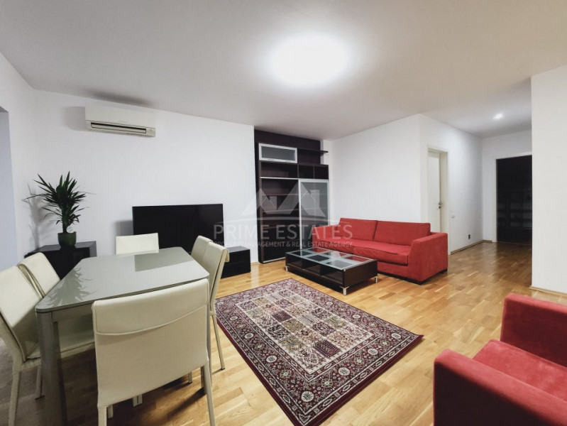 De vanzare apartament 3 camere, 40 mp terasa, living cu semineu 