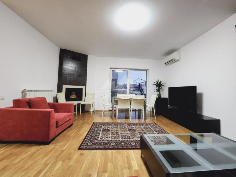 De vanzare apartament 3 camere, 40 mp terasa, living cu semineu 