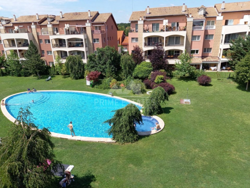 De vanzare apartament 3 camere, 40 mp terasa, living cu semineu 