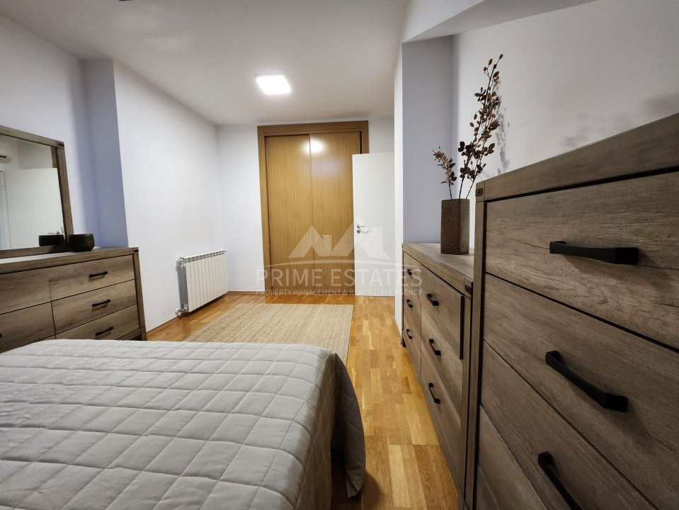 De vanzare apartament 3 camere, 40 mp terasa, living cu semineu 